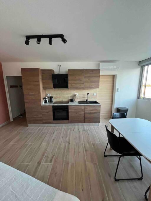 Joli Appart/Vue Etang/Clim /Wifi Баларук-ле-Бен Экстерьер фото